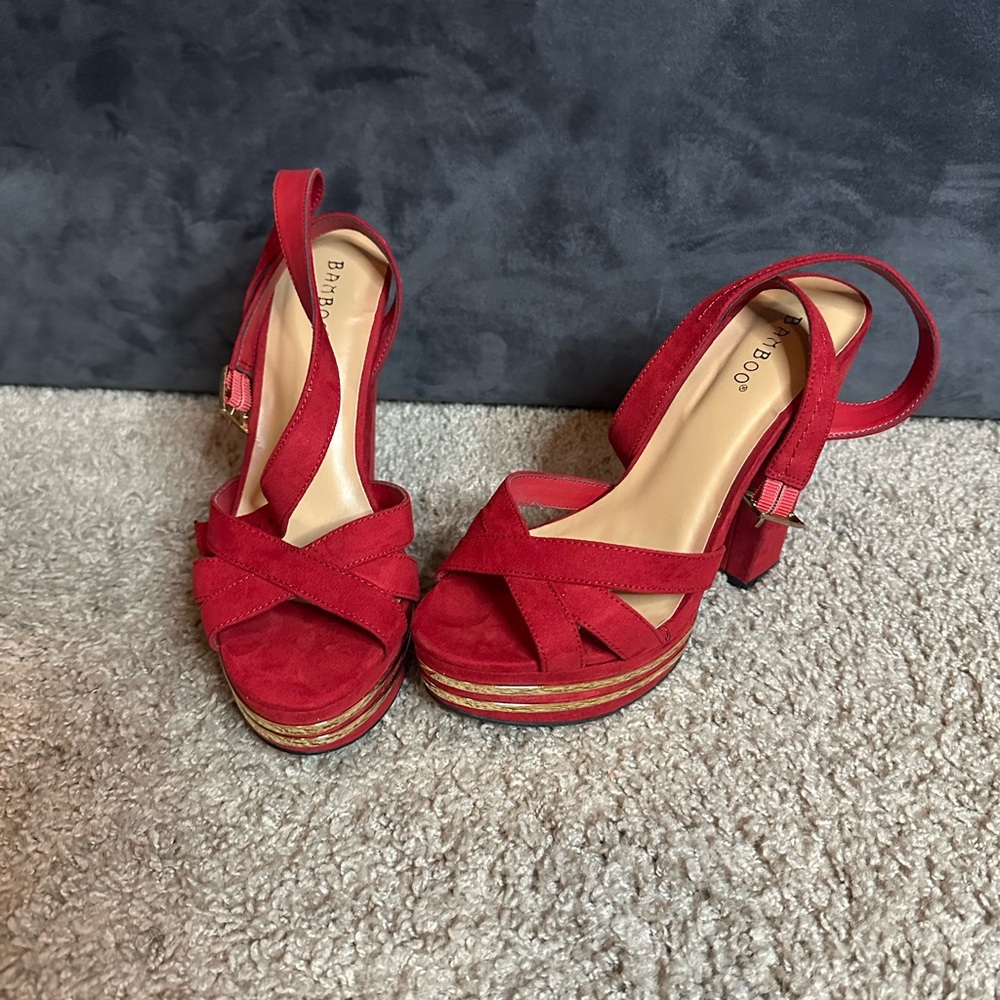 Super Cute Red & Gold platform heels - Picture 7 of 7